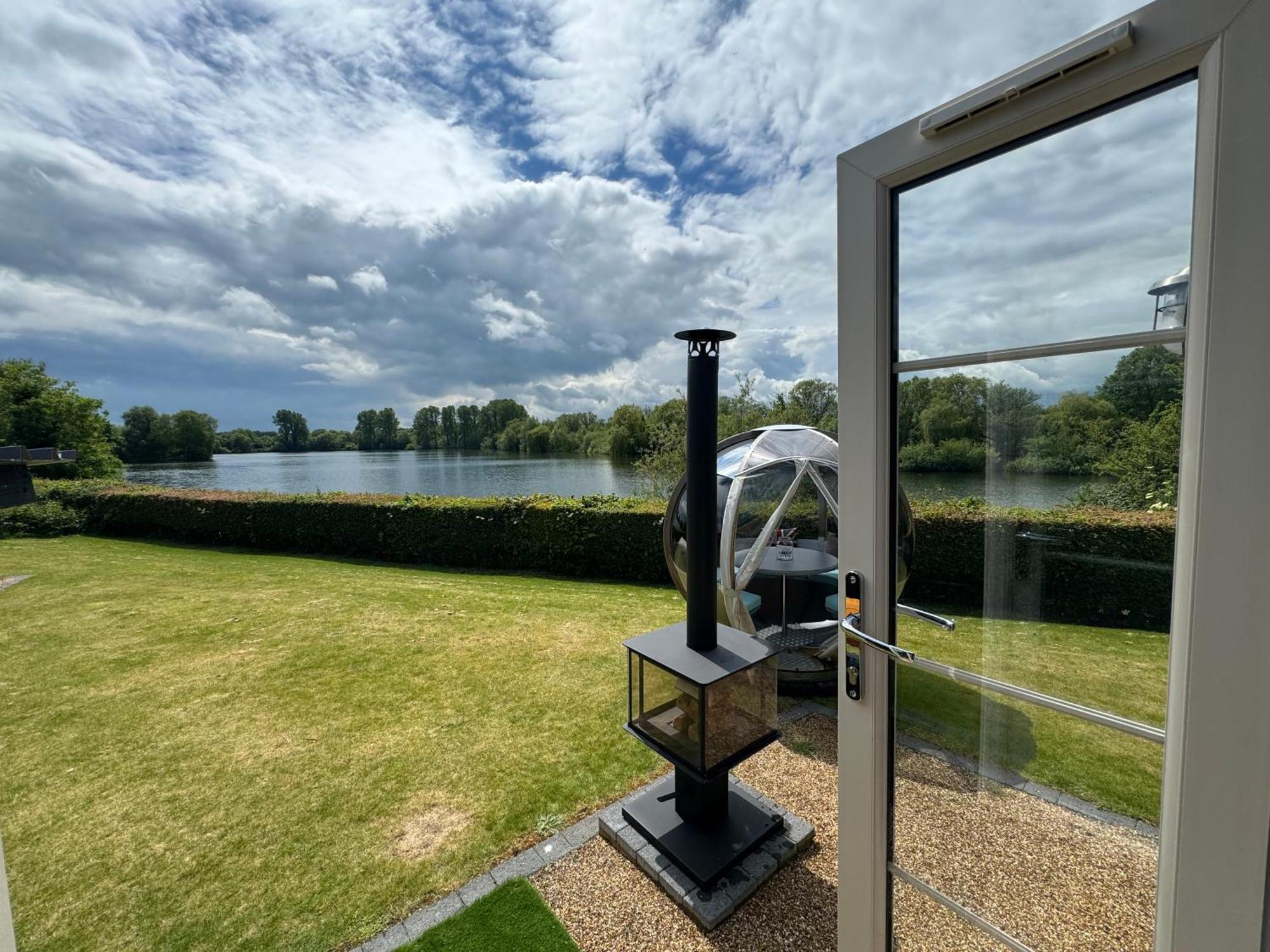 Lake View Retreats Rickmansworth Bagian luar foto